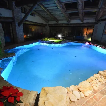 Sleeps 13 Pool Air Con Wifi Guardea