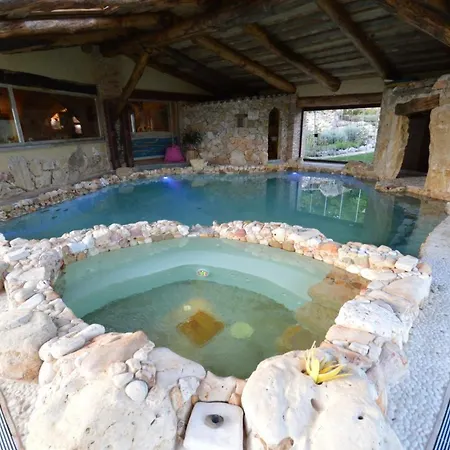 Sleeps 13 Pool Air Con Wifi Semesterbostad